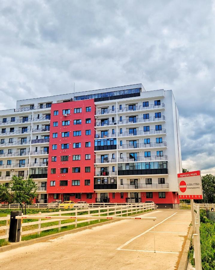 Delux Suite Bacau Luaran gambar