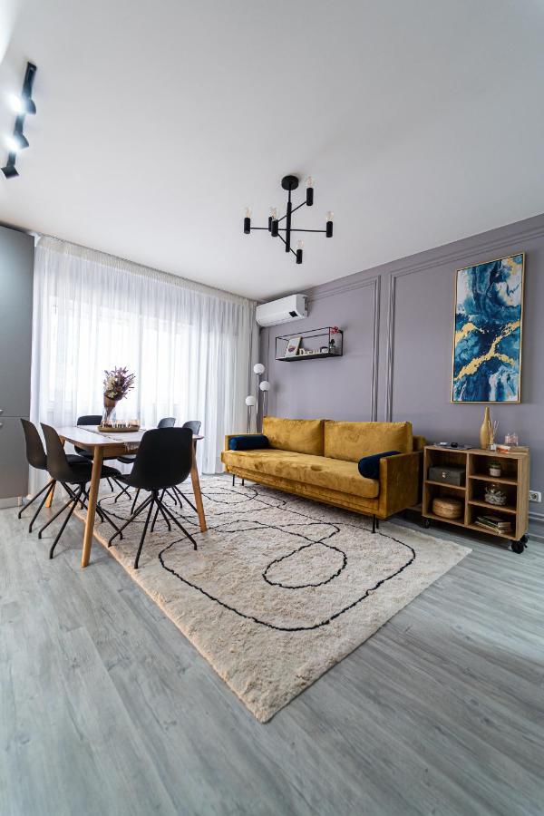 Delux Suite Bacau Luaran gambar