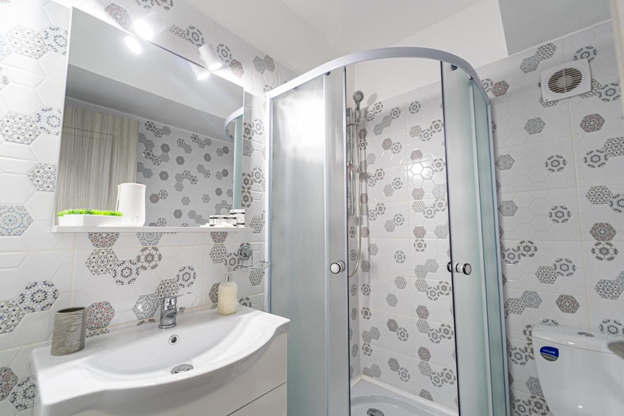 Delux Suite Bacau Luaran gambar