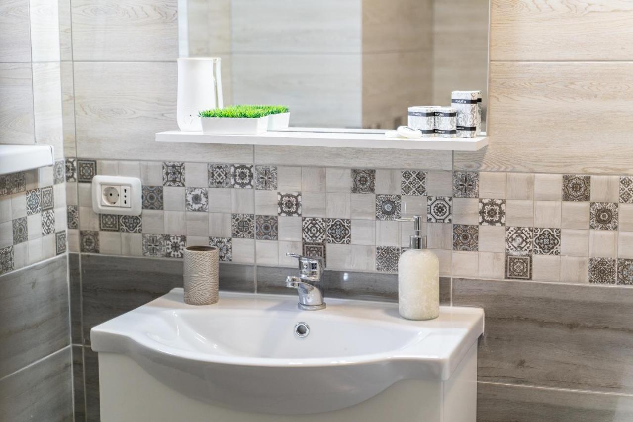 Delux Suite Bacau Luaran gambar