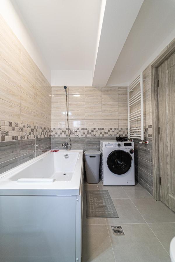 Delux Suite Bacau Luaran gambar